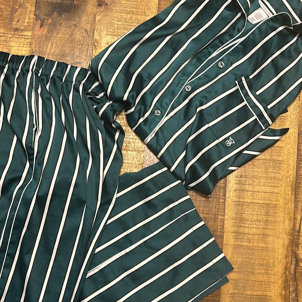 Satin pajama set VS
